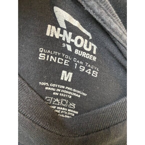 In-N-Out‎ Burger Black Graphic T-Shirt Men size Medium Classic Cars Palm Trees - Picture 4 of 10